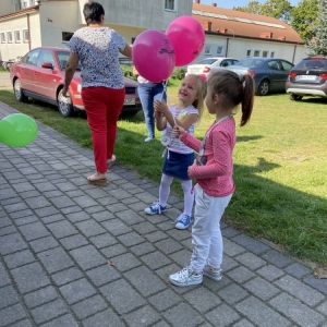Przedszkolaki z balonikami 